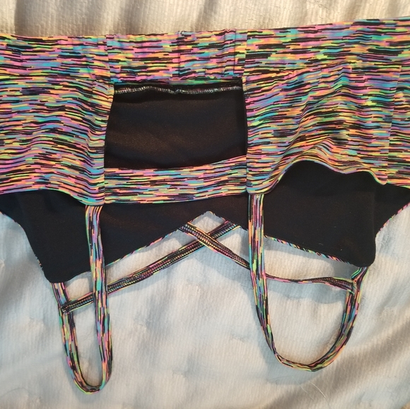 Sport Wear Crop Top - Picture 2 of 2